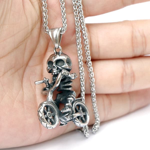 bike skull necklace